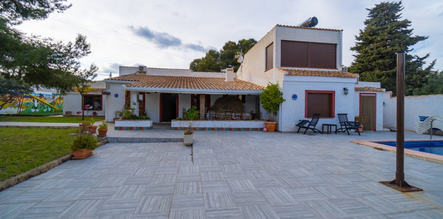 Villa Cabo Roig, Alicante, Spain 9 bedrooms, 230 sq.m. No. 126974