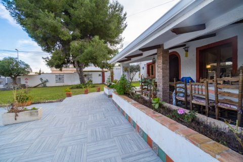 Villa for sale Cabo Roig, Alicante, Spain 9 bedrooms, 230 sq.m. No. 126974 - photo 2