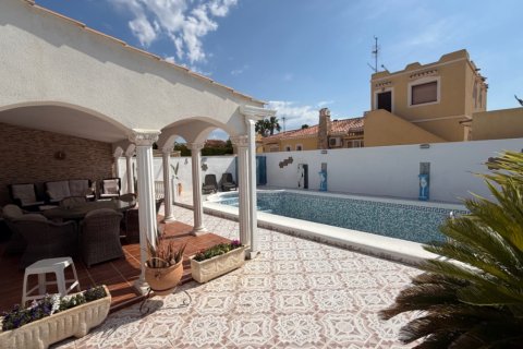 Huvila myytävänä Torrevieja, Alicante, Espanja, 3 makuuhuonetta, 198 m2 No. 125395 - kuva 19