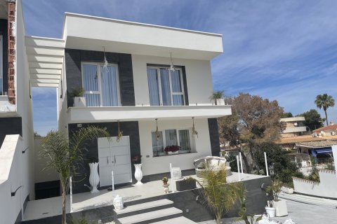 Villa à vendre Los Balcones, Alicante, Espagne, 4 chambres, 250 m2 No. 125682 - photo 1
