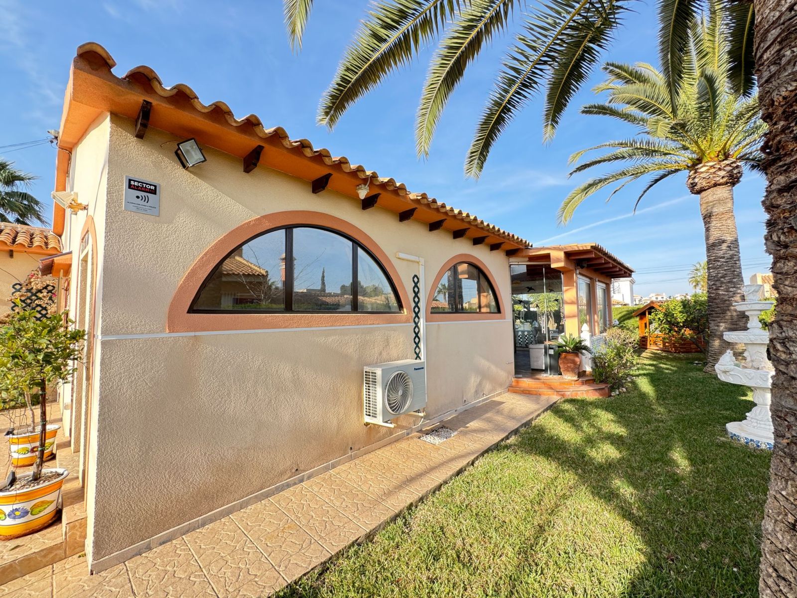 Villa in Cabo Roig, Alicante, Spain 3 bedrooms, 178 sq.m. No. 125678