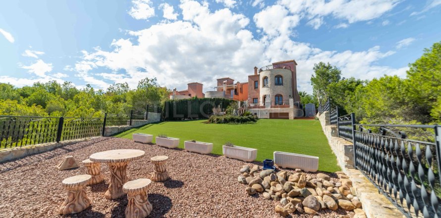 Villa San Miguel de Salinas, Alicante, Spain 4 bedrooms, 157 sq.m. No. 125126