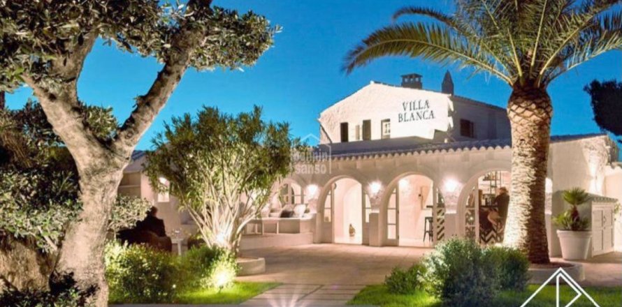 Liikekiinteistö Sant Lluis, Menorca, Espanja 5 makuuhuonetta, 215 m2 No. 129479