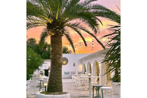 Liikekiinteistö myytävänä Sant Lluis, Menorca, Espanja, 5 makuuhuonetta, 215 m2 No. 129479 - kuva 9