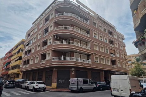 Huoneisto myytävänä Torrevieja, Alicante, Espanja, 2 makuuhuonetta,  No. 124853 - kuva 15