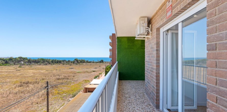 Apartment Torrevieja, Alicante, Spain 2 bedrooms, 70 sq.m. No. 127269