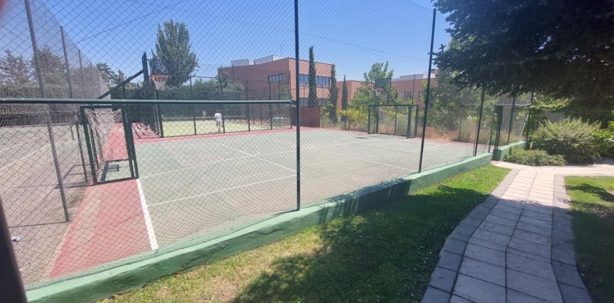 Таунхаус в Алкобендас, Мадрид, Испания 5 спален, 270м2 №121559