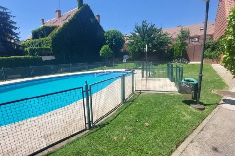 Аренда таухауса в Алкобендас, Мадрид, Испания 5 спален, 270м2 №121559 - фото 2