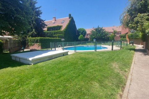 Аренда таухауса в Алкобендас, Мадрид, Испания 5 спален, 270м2 №121559 - фото 4