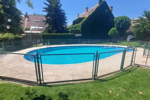 Аренда таухауса в Алкобендас, Мадрид, Испания 5 спален, 270м2 №121559 - фото 3