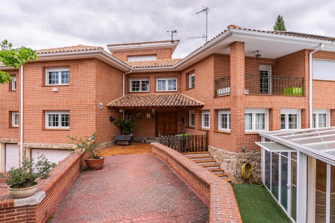 Villa in vendita Las Rozas de Madrid, Madrid, Spagna 5 camere da letto, 659 mq. N° 121557 - foto 1