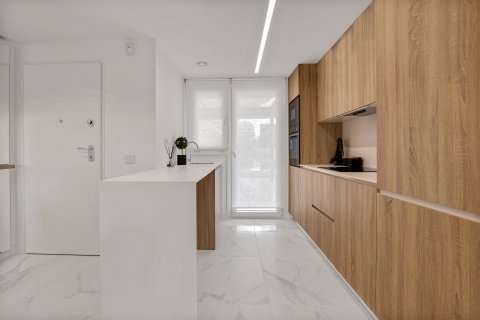 Продажа квартиры в Торревьеха, Аликанте, Испания 2 спальни, 91м2 №122955 - фото 30
