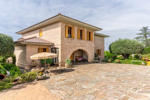 Продажа виллы в Лас-Розас де Мадрид, Мадрид, Испания 4 спальни, 550м2 №124517 - фото 1