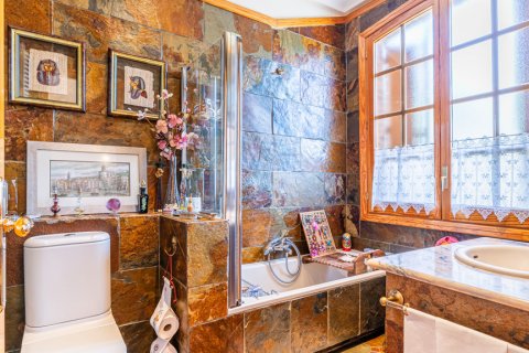 Продажа виллы в Лас-Розас де Мадрид, Мадрид, Испания 4 спальни, 550м2 №124517 - фото 18