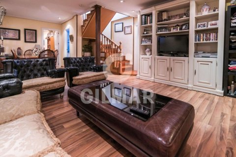 Villa in vendita Madrid, Spagna 7 camere da letto, 200 mq. N° 124518 - foto 1