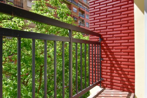 Apartment for sale Valencia, Spain 4 bedrooms, 107 sq.m. No. 124541 - photo 12