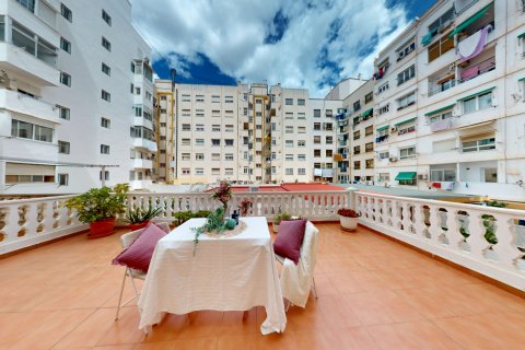 Apartment for sale Valencia, Spain 4 bedrooms, 107 sq.m. No. 124541 - photo 1