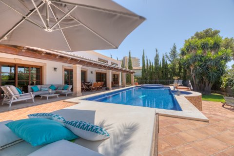 Villa à vendre Palmanova, Mallorca, Espagne, 5 chambres, 750 m2 No. 128295 - photo 1