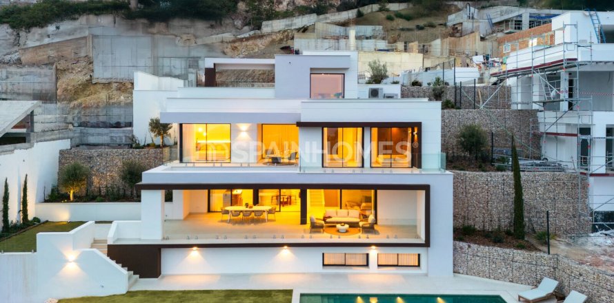 Villa in Malaga, Spain 5 bedrooms, 365 sq.m. No. 120919