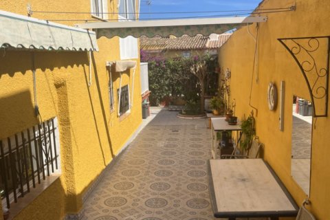 Villa till salu Punta Prima, Alicante, Spanien 4 sovrum, 250 kvm. Nr. 125174 - foto 3