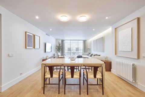 Продажа квартиры в Мадрид, Испания 4 спальни, 187м2 №124492 - фото 2