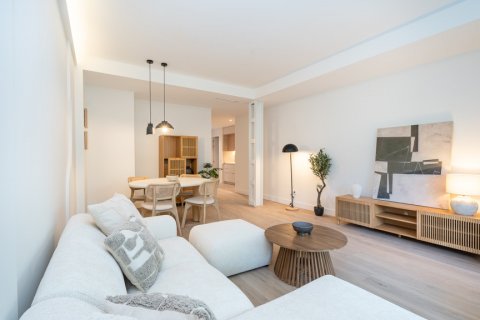 Продажа квартиры в Мадрид, Испания 2 спальни, 122м2 №124493 - фото 12