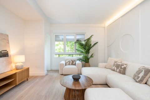 Продажа квартиры в Мадрид, Испания 2 спальни, 122м2 №124493 - фото 5