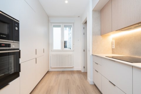 Продажа квартиры в Мадрид, Испания 2 спальни, 122м2 №124493 - фото 16