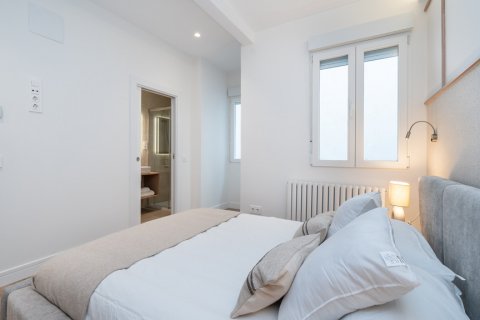 Продажа квартиры в Мадрид, Испания 2 спальни, 122м2 №124493 - фото 27