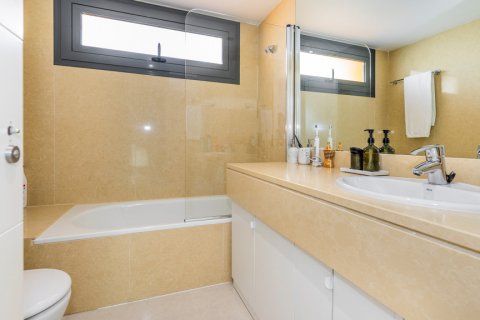 House for sale Madrid, Spain 5 bedrooms, 328 sq.m. No. 122522 - photo 25