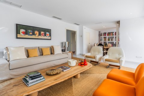 House for sale Madrid, Spain 5 bedrooms, 328 sq.m. No. 122522 - photo 11