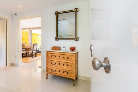 House for sale Madrid, Spain 5 bedrooms, 328 sq.m. No. 122522 - photo 6