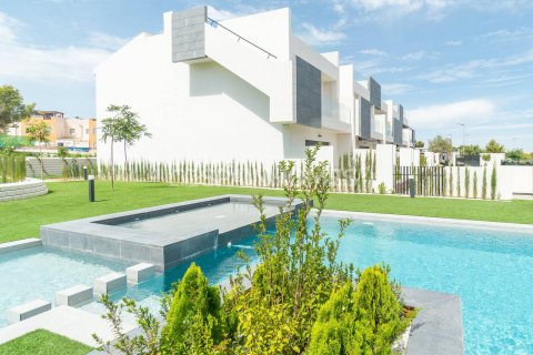 Продажа квартиры в Торревьеха, Аликанте, Испания 3 спальни, 82м2 №121296 - фото 1