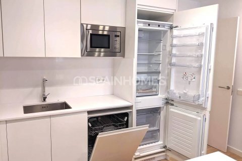 Продажа пентхауса в Барселона, Испания 2 спальни, 76м2 №120914 - фото 7