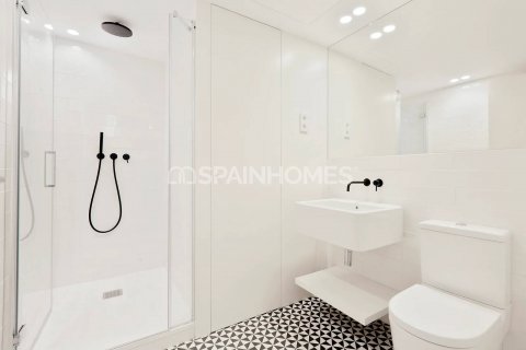 Продажа пентхауса в Барселона, Испания 2 спальни, 76м2 №120914 - фото 8