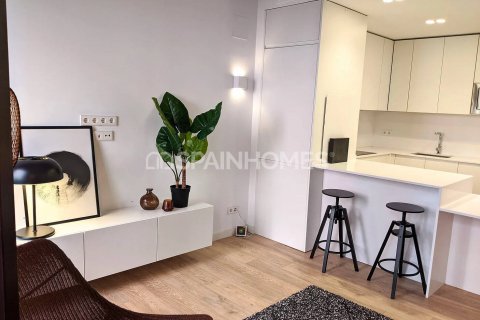 Продажа пентхауса в Барселона, Испания 2 спальни, 76м2 №120914 - фото 4