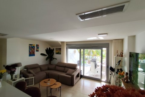 Продажа квартиры Вистабелья, Аликанте, Испания 2 спальни, 75м2 №125452 - фото 2