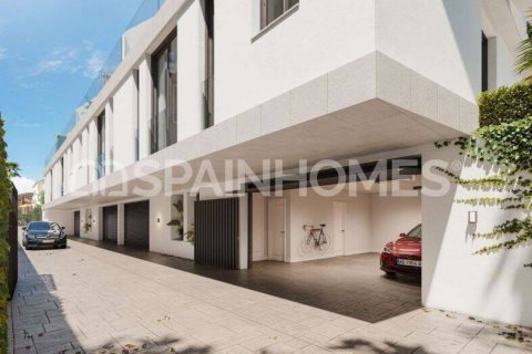 Villa for sale in Malaga, Spain 3 bedrooms, 174 sq.m. No. 121153 - photo 11