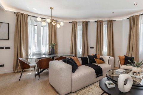 Apartment à vendre Madrid, Espagne, 3 chambres, 125 m2 No. 122771 - photo 4