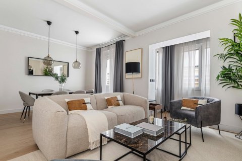 Продажа квартиры в Мадрид, Испания 2 спальни, 118м2 №122769 - фото 3
