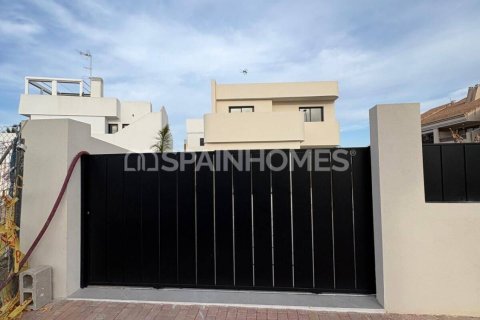 Villa for sale in San Pedro del Pinatar, Murcia, Spain 3 bedrooms, 121 sq.m. No. 121460 - photo 2