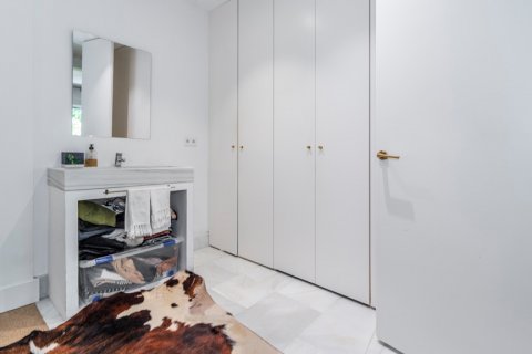 Продажа квартиры в Мадрид, Испания 3 спальни, 106м2 №121807 - фото 17