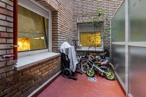 Продажа квартиры в Мадрид, Испания 3 спальни, 106м2 №121807 - фото 28