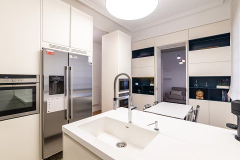 Аренда квартиры в Мадрид, Испания 5 спален, 300м2 №124697 - фото 16