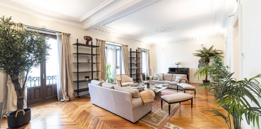 Квартира в Мадрид, Испания 5 спален, 300м2 №124697