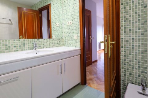 Продажа квартиры в Мадрид, Испания 4 спальни, 141м2 №120063 - фото 17