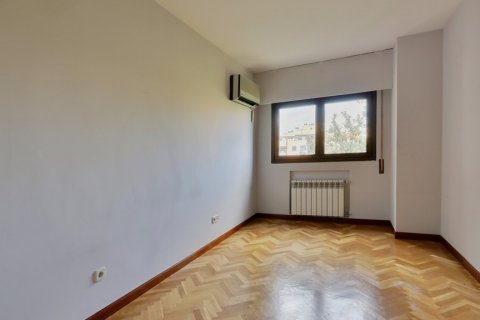 Продажа квартиры в Мадрид, Испания 4 спальни, 141м2 №120063 - фото 23