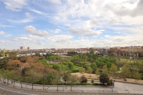 Продажа квартиры в Мадрид, Испания 4 спальни, 141м2 №120063 - фото 2