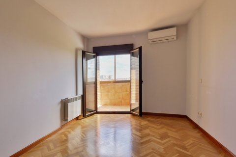Продажа квартиры в Мадрид, Испания 4 спальни, 141м2 №120063 - фото 13