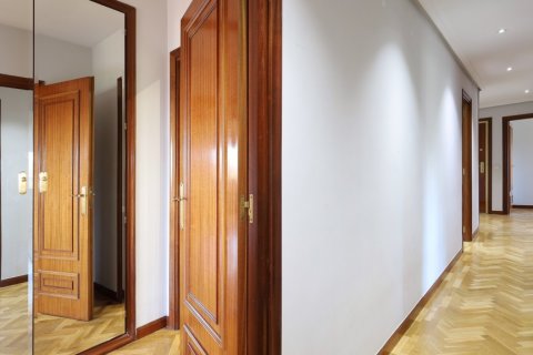 Продажа квартиры в Мадрид, Испания 4 спальни, 141м2 №120063 - фото 18